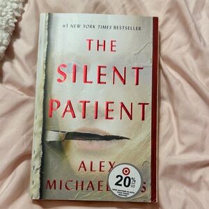 The Silent‎ Patient Book